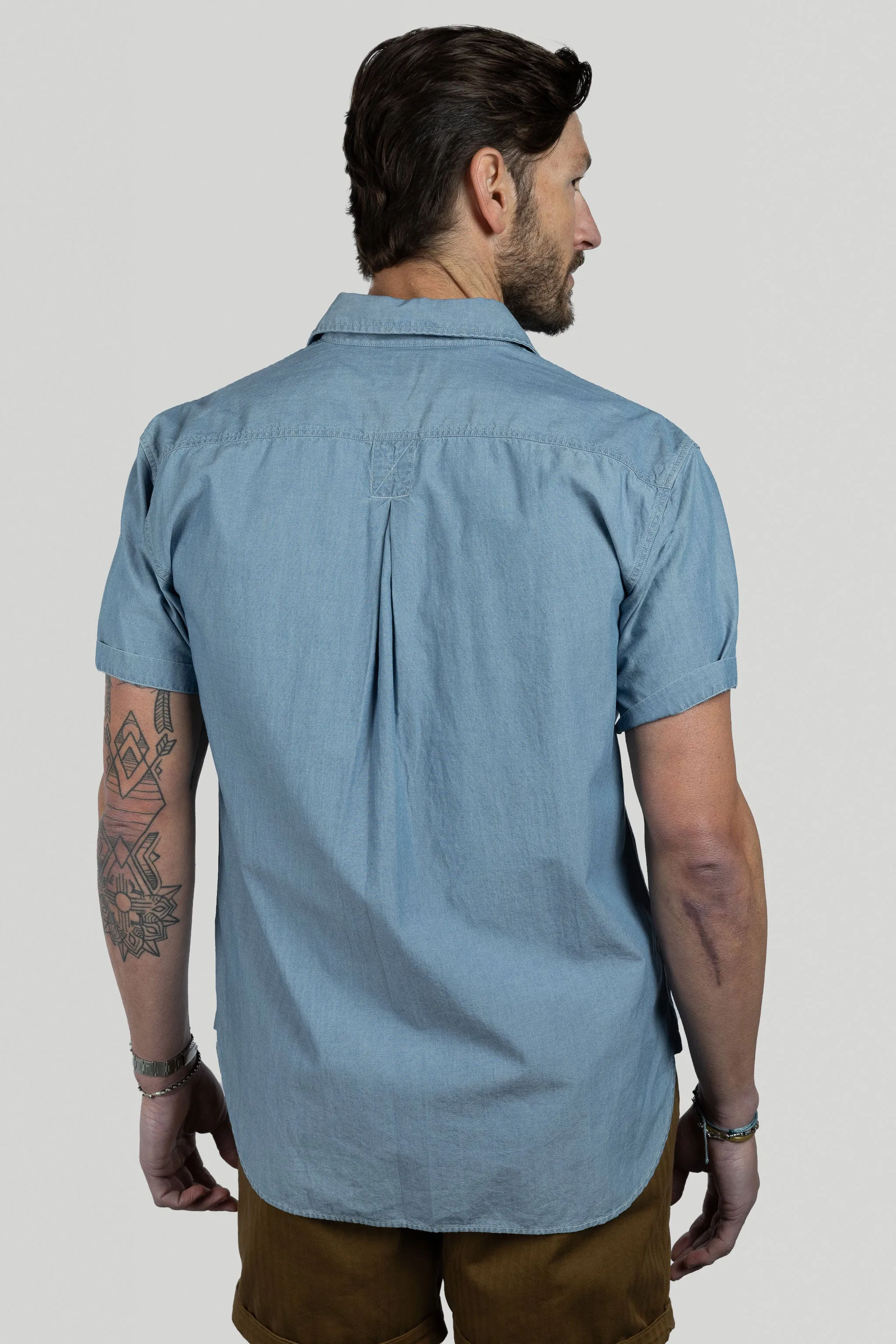 Gil Relaxed Short Sleeve Shirt in Blue Chambray