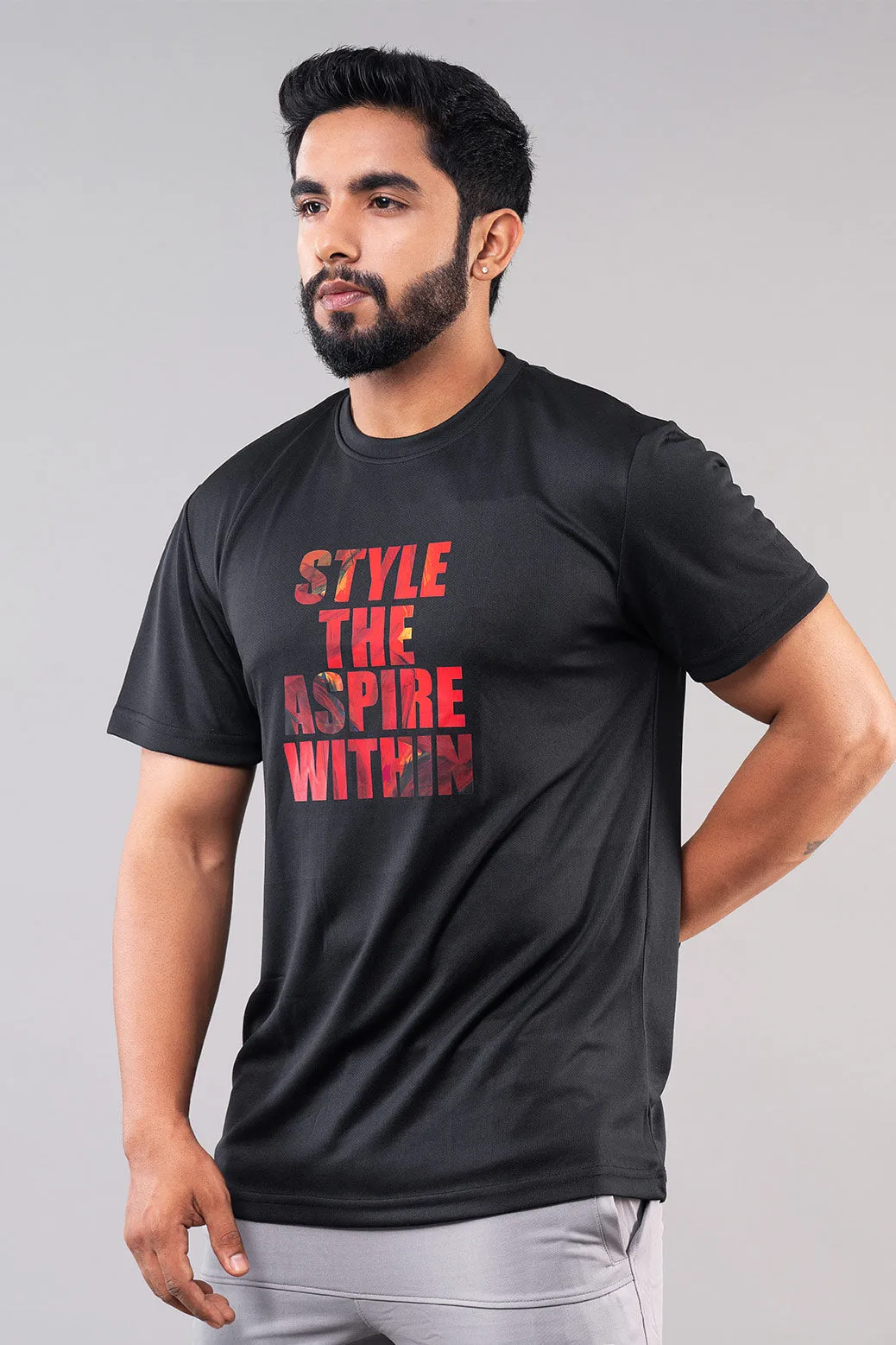 MINIMAL BUZZ TAGLINE GRAPHIC T-SHIRTS - BLACK (D)