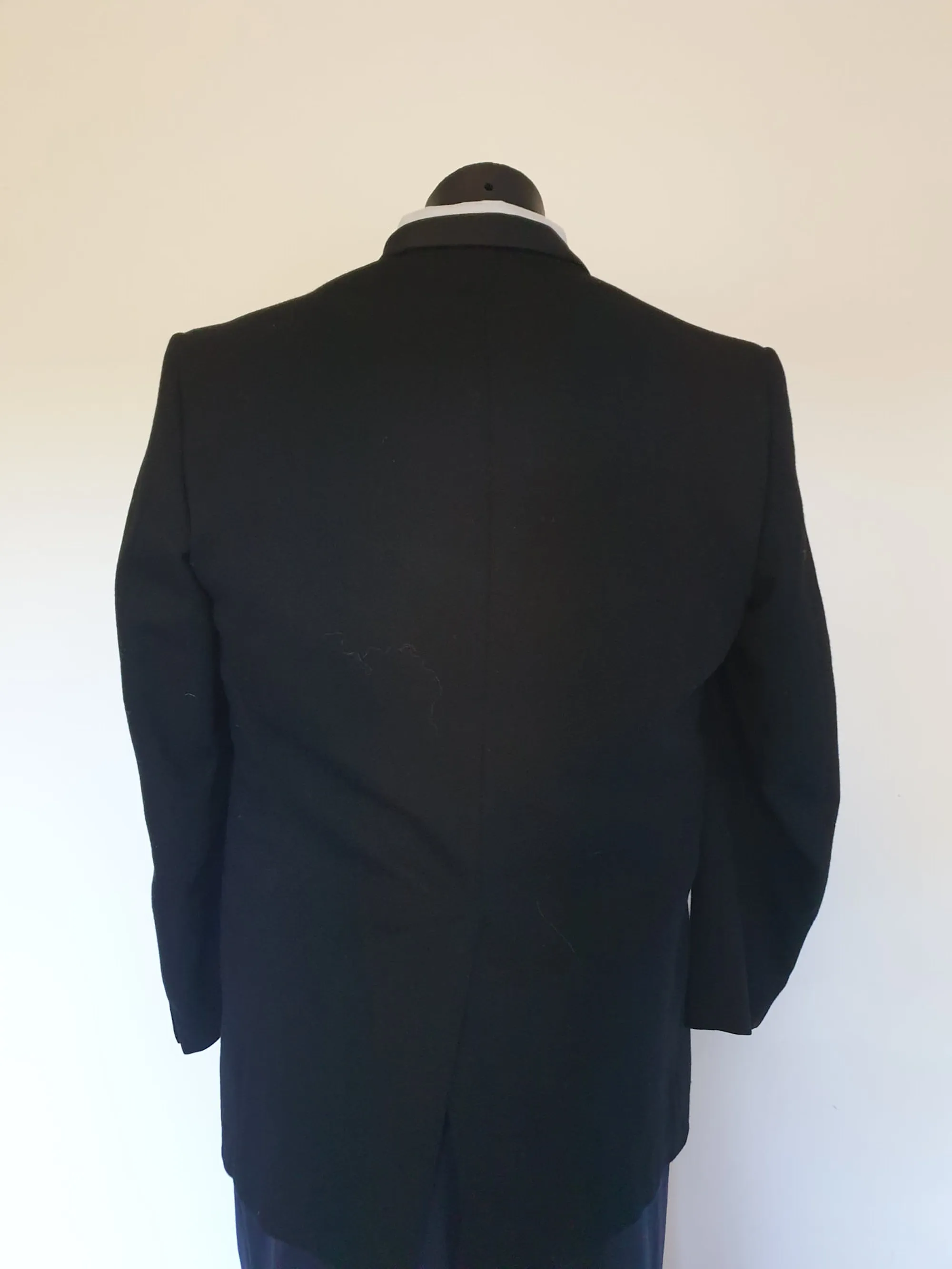 Shawl Lapel Wool Tuxedo Jacket by Roger David - Size 38 Short